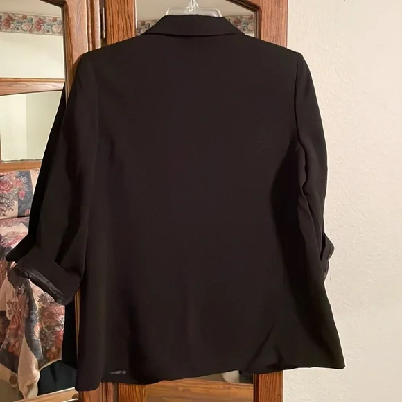 Forever 21 Black Blazer - Picture 3 of 8
